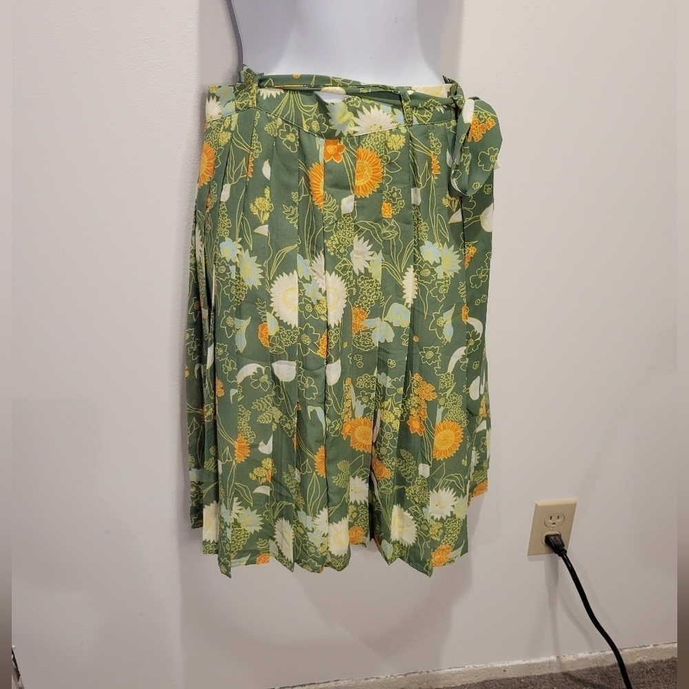 Modcloth Size S Boho Retro Green floral Pleated A-line Skirt